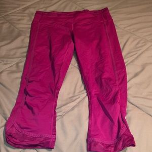Lululemon purple leggings (Capri)